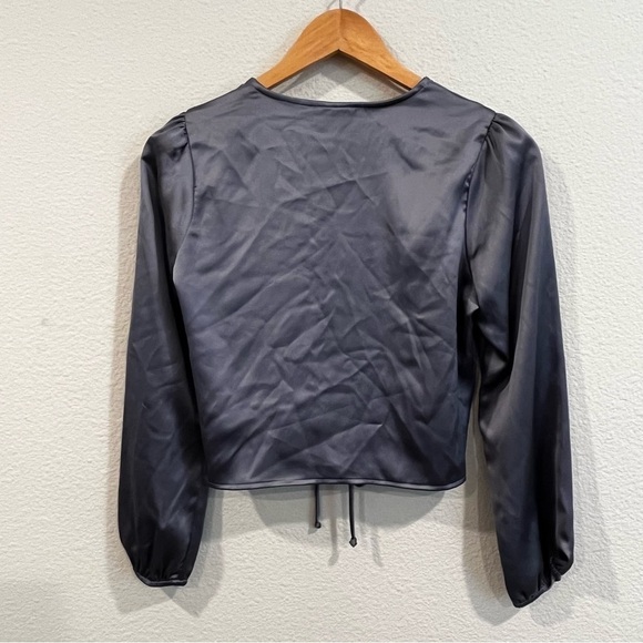 SOJURN purple gray sun h tie front long sleeve satin like crop top size small - Picture 5 of 7